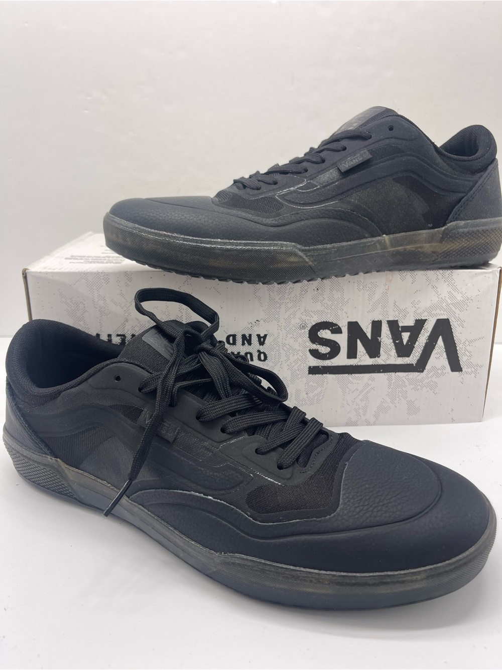 Vans Men’s Ave Leather Black
VN0A5JIBBLK Sneakers - Picture 10 of 15